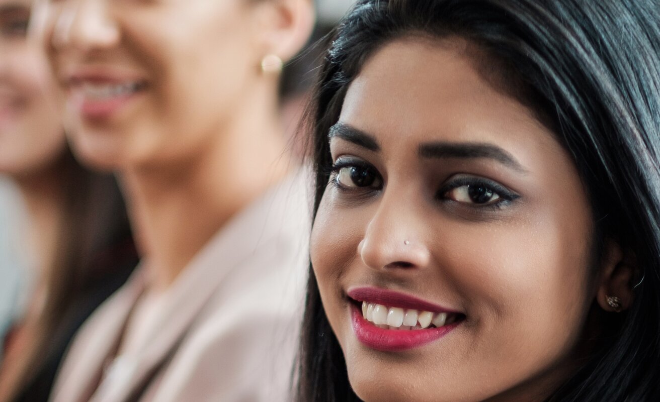 Frau, welche den Berufsabschluss nachholen möchte | © Shutterstock