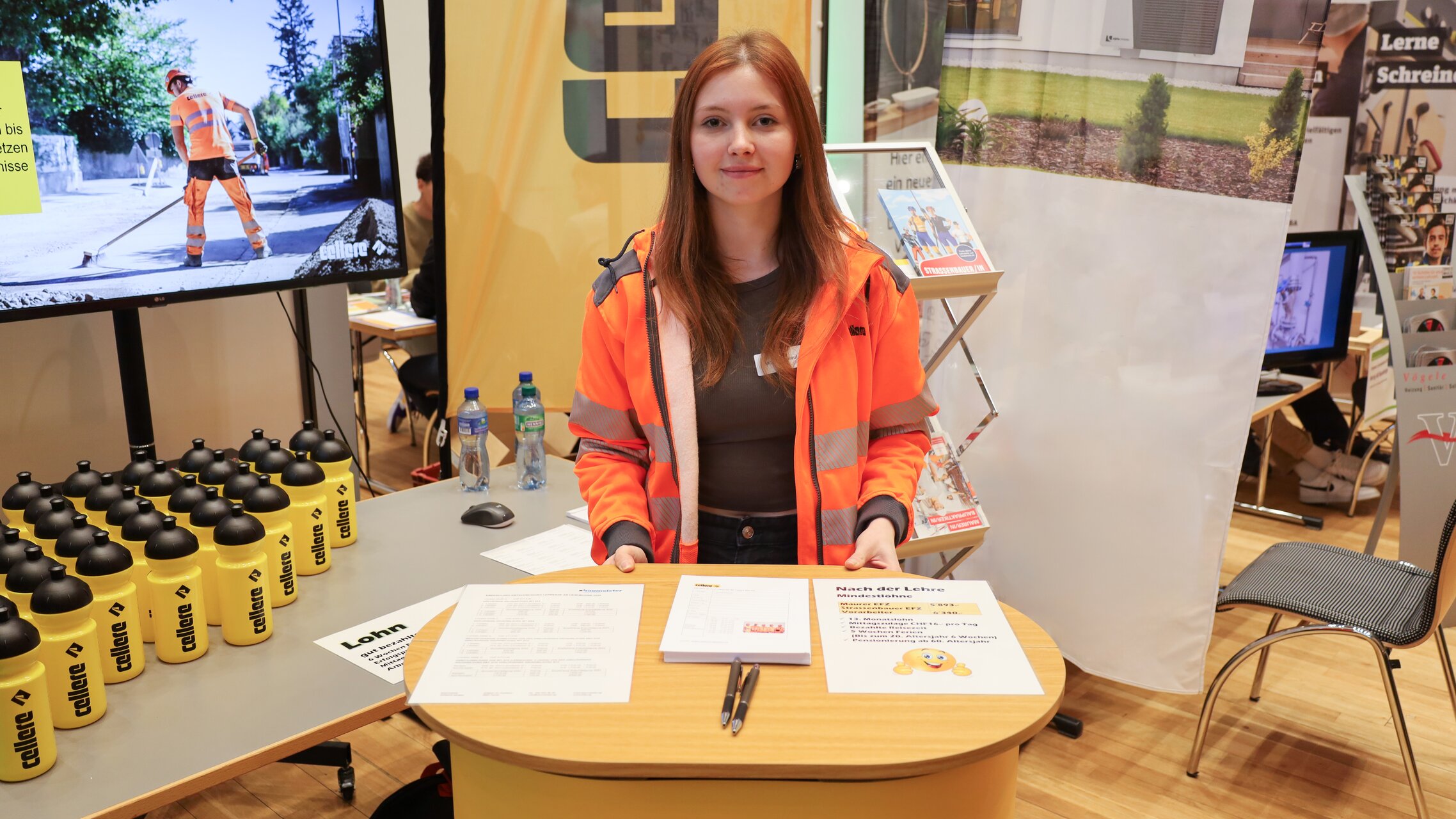 Milena Frühauf am Stand von Cellere an der Lehrstellenbörse 2024 | © ask! – Beratungsdienste für Ausbildung und Beruf